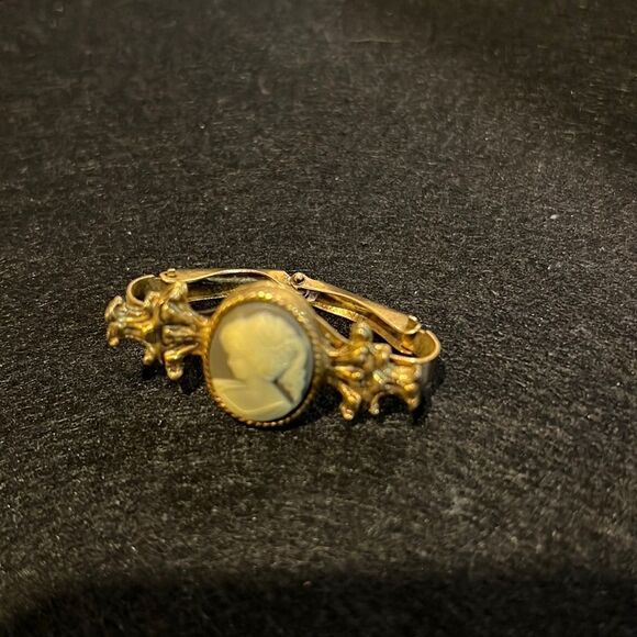 Nice Vintage Cameo Scarf Clip - Picture 2 of 4